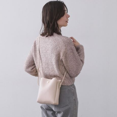 [^ԁFC7115005]OwdlIڈȏɎ[͂X^COɍ킹₷Vv~jV_[obOEyʂ̃VNfނgpE\ʂɉʊ̂fނȂ̂ŃLY≘ꂪڗÂ炢̂|CgE{̑Oʂ̃uh胁^p[c肰ȂfUC|CgɁEו𕪎Uł3wdlE{̌TCh̓}OlbgdlŊJyE{̓̓t@Xi[dlŖhƖʂSłEV_[Xgbv͒\EV_[Xgbv͌Ɋ|ۂɃSɂfUCɁE|PbgtŁAׂȉו̎dɕ֗łB|PbgF2iAO|PbgF1A|PbgF1jƖ̊֌WɂAۂFČꍇ܂B܂Ap\REX}[gtHȂǂ̊ɂA኱iƉ摜̃J[قȂꍇ܂Bd:245g