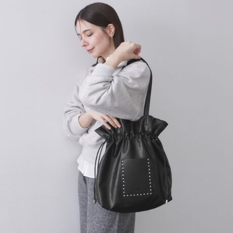 [^ԁFC7115016]lC̋ВfUCtĎdlɃAbvf[gēoIghȂAiȈۂ̃g[gobOBE004J[Ɓ019J[͏iȌ򊴂̂炩ȍfނgpA|Pbg̓gh̃^p[cfUCɁE119J[Ɓ243J[͖{̂̓Aj}̃WJ[hfށA|PbgȂǂ͍fނgpE\ʊ̂fނȂ̂ŃLYڗɂEA4t@CTCYۂ[́E{̃tg̃|Pbg̓X}[gtHȂǂ̎[ɕ֗E|Pbgו̎dɕ֗  |PbgF3iA|PbgF2jA4t@C[yJ[WJz004AC{[nFfށ{^p[cfUC|Pbg019ubNnFfށ{^p[cfUC|Pbg119ubNnF_VAWJ[hfށ{|Pbg243uEnFJEWJ[hfށ{|PbgyfUCzg₷tbgȃfUC̃g[gobOB004J[Ɓ019J[̓X[XȈۂ̑fނgpA119J[Ɓ243J[̓GK[fނgpBh[XgO̕RƎAtg|Pbg͍fނgpđlۂۂɎdグĂ܂Bnh𒷂߂ɐݒ肵Ă̂ŁAƌ|fUCłB{̃tg̊O|Pbg̓X}[gtHJ[hP[XȂǁAɎoACe̎[ɕ֗łB̕Răh[XgOłdlŁAƍiƋВ̃VGbgɂȂ̂ŁA̓̃X^COו̗ʂɍ킹ĂD݂̃VGbgɒ܂Bh[XgOĂŘɂ́A^p[cziȈۂɁBtbgȏԂłA4TCY̎[\łBA4TCY[|Pbg聡yʁ|\Ɩ̊֌WɂAۂFČꍇ܂B܂Ap\REX}[d:355g