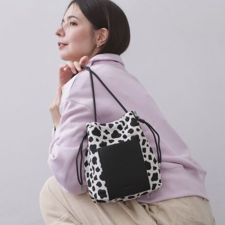 [^ԁFC7115015]nYt[łołВfUC̃V_[obOlC̃fUCɐVfނǉIɃAbvf[gēoIE004J[Ɓ019J[͏iȌ򊴂̂炩ȍfނgpA|Pbg̓gh̃^p[cfUCɁE119J[Ɓ243J[͖{̂̓Aj}̃WJ[hfށA|PbgȂǂ͍fނgpE\ʊ̂fނȂ̂ŃLYڗɂEJ[ɂĖ{̂̐nقȂFWJ́EJTCh̕RƋВVGbgɂȂghfUCEV_[R͌іڂ̈ʒuςĒ\E|Pbgtōׂ̎dɕ֗|PbgF2iA|Pbg1jyJ[WJz004AC{[nFfށ{^p[cfUC|Pbg019ubNnFfށ{^p[cfUC|Pbg119ubNnF_VAWJ[hfށ{|Pbg243uEnFJEWJ[hfށ{|PbgyfUCzXNGAtHɋВfBeB[vXV_[obOBU[̊ەRV_[ƃhXgВѕgh̃fBeB[łBɂ̓}OlbgtĂ̂ŁAh[XgOĂĂÂ܂܂łg܂B~jTCYȂ̂ŃANZT[oŃR[fBlCgĂfUCB\tgȃU[̑ɁAAj}̃WK[hngpّfނ̃J[WJ́BZ߂Ɏ΂ߊ|ł̂͂߂łB傫߃g[gƂ2obOƂĂ֗łBƖ̊֌WɂAۂFČꍇ܂B܂Ap\REX}[gtHȂǂ̊ɂA኱iƉ摜̃J[قȂꍇ܂Bd:190g