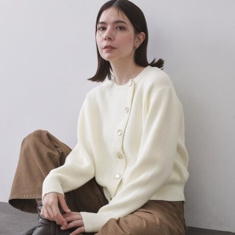 [^ԁF63731004]AVg[ȃ{^zuڂjbgJ[fBKByfUCzE{^΂߂ɔzuAVg[ȃfUC|CgBE{^̓S[h̕ό`{^ĂAANZgɂĂ܂BERpNgȒŁAꖇł͂񃌃C[hX^C܂₷fUCłByfށzERbĝ݂̂~hQ[WgpBE\ʊ̂Ђ҂݂ŁA悢݂|CgłBE}VEHbVułȒPłBƖ̊֌WɂAۂFČꍇ܂B܂Ap\REX}[gtHȂǂ̊ɂA኱iƉ摜̃J[قȂꍇ܂B