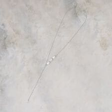 3連パール調ビーズデザインネックレス