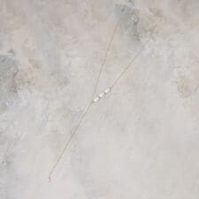 3連パール調ビーズデザインネックレス