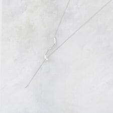 カーブメタル×ミニパール調ビジュースライドネックレス