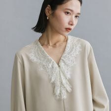 【es】ヒゲレースVネックブラウス【洗濯機OK】