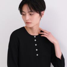 フリルヘンリーネックニット【洗濯機OK抗ピル】