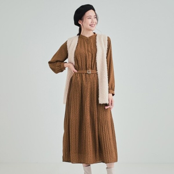 S-LL】大人のシックなドット柄 バンドカラープリーツワンピース