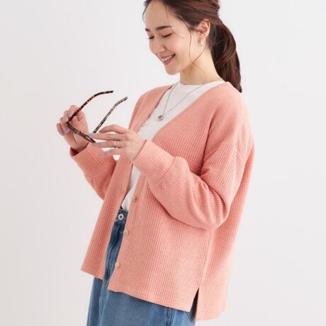 [^ԁFC6232005]yfUCzVvVlbNJ[fBKBTVcȂǂ̏ɊyɉHDVGbgłBfނ̏cČʂł茩̂|CgBfނƂĂ_炩̂ŐSn悭Ă܂ByX^COzFXȃACeɍ킹₷AɃJWAȃR[fɂ߁Bɂ̓vgTVcɁACオĂ甼TVcȂǂ̏ɂƉHDĂ܂BꂢɃJo[Ȃ̂ŁAאg̃pc⃏ChpcAOXJ[gƂoXǂĂ܂ByfށzK[[̂悤ȂȂ₩ł炩ȃ^b`A\ʂ̉ʂIȃW[WfނgpĂ܂BɐGƏ_炩āAȂɂȂ钅SnłBƖ̊֌WɂAۂFČꍇ܂B܂Ap\REX}[gtHȂǂ̊ɂA኱iƉ摜̃J[قȂꍇ܂B