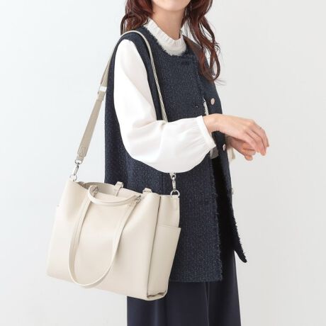 [^ԁFC7002320]yfUCz̈قȂ2̎肪tĂ̂ŁA莝ƌ|łdlɂĂ܂BO\̃V_[RtĂ̂ŁA3WAYłgpł܂Bx[VbNJ[œWJĂ̂ŁAʋ΂ʊwɂ߂łBy@\zO\̃V_[RtĂ܂BydlzE|PbgF~4 O~2Ɩ̊֌WɂAۂFČꍇ܂B܂Ap\REX}[gtHȂǂ̊ɂA኱iƉ摜̃J[قȂꍇ܂Bd:655g