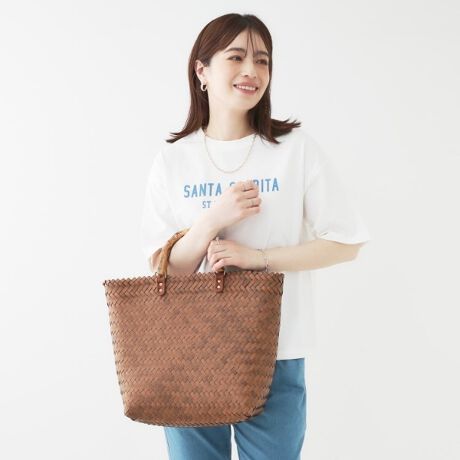 [^ԁFC7002318]yfUCzĂ炵ȃbV҂݂̃obOłBX^COɓ邾V[Y[hՂłB傫߃TCYȂ̂ło|ɂfC[[Xɂ߂łBnh̓tFCNou[łB11҂ł邽ߎ኱̌̍܂̂łBydlzE|PbgȂEA4TCY[Ɩ̊֌WɂAۂFČꍇ܂B܂Ap\REX}[gtHȂǂ̊ɂA኱iƉ摜̃J[قȂꍇ܂Bd:440g(TvTCY)