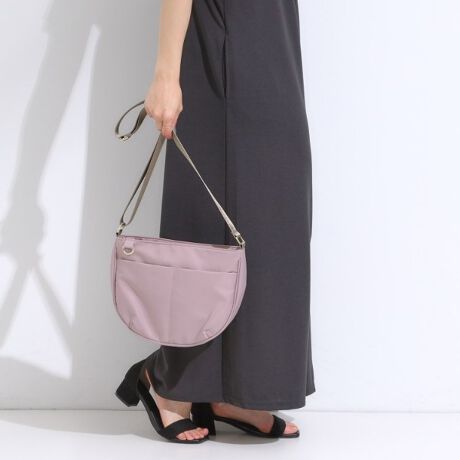 [^ԁFC7004009]yfUCzƃn̂fނgn[t[^̃V_[obOłBtg̃|Pbgɂ̓^bNĂӂ炵VGbgɎdグ܂BOƓɍ킹7̃|PbĝŁAsȂǂ̃gxobOTuobOƂĂ􂷂TCYłBy@\z{̂ɝfނgpĂ܂Bǐʂ͉ivł͂܂jydlzE|PbgF~3 O~4Ɩ̊֌WɂAۂFČꍇ܂B܂Ap\REX}[gtHȂǂ̊ɂA኱iƉ摜̃J[قȂꍇ܂Bd:240g