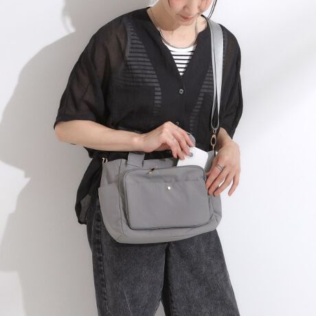 [^ԁFC7004003]yfUCztg̑傫߂ȗ̃|Pbg|Cg̃g[gobOłB{̂ɂ͌yfނgpĂ̂ŗsȂǂ̂oɂ߂łBOƓɍ킹10̃|Pbgו̎dɕ֗łBEtg̗̃|Pbg1Etg̗̃|Pbg̑OɃI[v|Pbg1Etg̗̃|Pbg̒ɃbV|Pbg2E{̂̍EɃI[v|Pbg1Ewʂ̃t@Xi[|Pbg1E{̓Ƀt@Xi[|Pbg1E{̓ɃI[v|Pbg2y@\z{̂ɂ͝fނgpĂ܂Bǐʂ͉ivł͂܂jydlzE|PbgF~5it@Xi[t~1j O~5it@Xi[t~2jƖ̊֌WɂAۂFČꍇ܂B܂Ap\REX}[gtHȂǂ̊ɂA኱iƉ摜̃J[قȂꍇ܂Bd:295g