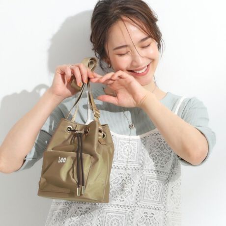 [^ԁFC7004017]yfUCzLeeʒ̋ВV_[obOłBRƂ~jTCY킢炵AX^CÕ|CgɂȂ܂B804A822A842J[͈ꕔX܌J[łBy@\z{̂ɝfނgpĂ܂Bǐʂ͉ivł͂܂jydlzE|PbgFO~1 ~3Ɩ̊֌WɂAۂFČꍇ܂B܂Ap\REX}[gtHȂǂ̊ɂA኱iƉ摜̃J[قȂꍇ܂Bd:220g(TvTCY)