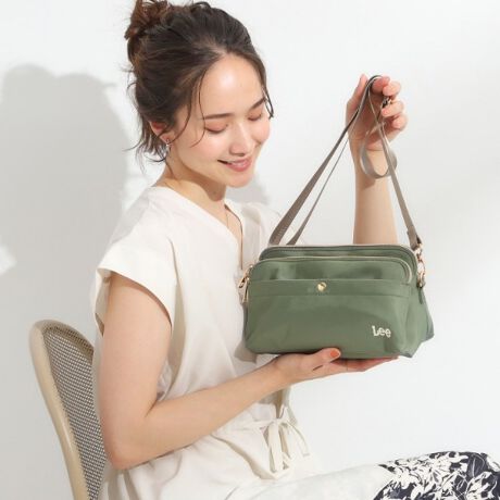 [^ԁFC7004016]yfUCzLeeʒ2w̃V_[obOłBC[ƃtg|Pbg2̎[̂ŁAו̎dɕ֗łBC̎[́Aybg{gɓ傫łBC[ƃtg|PbǵA2ɂĂ̂Ŏg聝tgƔwʂɂ̓I[v|PbĝŁAX}z⏬̂ɂ߂łB827A894J[͈ꕔX܌J[łBy@\z{̂ɝfނgpĂ܂Bǐʂ͉ivł͂܂jydlzE|PbgFO~3 ~3Ɩ̊֌WɂAۂFČꍇ܂B܂Ap\REX}[gtHȂǂ̊ɂA኱iƉ摜̃J[قȂꍇ܂Bd:270g(TvTCY)