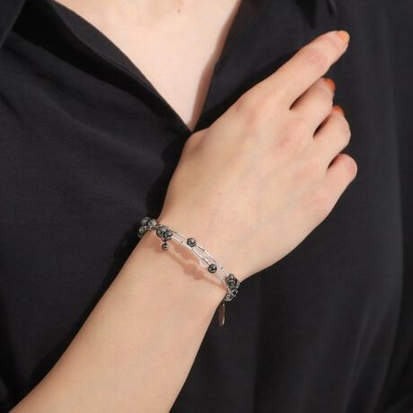 [^ԁFC7084400]^NAr[YuXbg | GKgȏd˕tX^CVvȂ؂̂fUC̃^r[YƃNAr[YgpuXbǵA{ŏd˕tĂ悤ȃX^CbVȌڂ́BfC[[X͂AʂȃV[łȂ̎茳ʂ܂Bi̓r[Y̑gݍ킹F^r[YƃNAr[Y▭Ƀ~bNXAꂽۂ^܂By₩łȂ瑶݊AǂȃX^Cɂ}b`܂Bd˕tfUCF{ŒpĂghÃANZT[Ƃ̑gݍ킹łɖ͂Ă܂BDȃX^CŃAWyłBJ[WJVo[FVbNŃ_Ȉۂ^AǂȃR[fBl[gɂJ[BS[hF݂̂S[hŁAɉf؂₩Ă܂Bʂȓ̃X^C߂Ă܂BubNFVvȂN[Ȉۂ^ubŃAJWAɂƂɂΉ\BƖ̊֌WɂAۂFČꍇ܂B܂Ap\REX}[gtHȂǂ̊ɂA኱iƉ摜̃J[قȂꍇ܂B