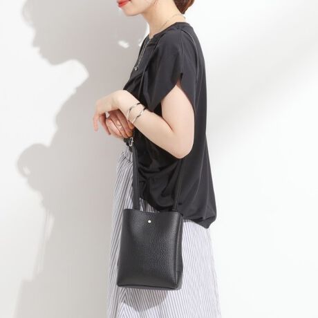 [^ԁFC7004021]yfUCzV[[ŐlČyfނgpV_[obOłB_炩yfނgpĂ̂ŁAigɂ߂łBC̃t@Xi[[ƁAOɂ[܂̂Ōڈȏ̎[͂łByql炢RgzEwQɎg܂B@肵X[cɂ킹ꂻłB@(g:162cm@̌^Fʁ@ubNw)@Ƃ̂𒸑ՂĂ܂BydlzE|PbgF~1Ɩ̊֌WɂAۂFČꍇ܂B܂Ap\REX}[gtHȂǂ̊ɂA኱iƉ摜̃J[قȂꍇ܂Bd:225g(TvTCY)