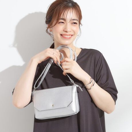 [^ԁFC7004019]yfUCz{̂ɌyʑfނgpāA֗2w̃V_[obOɎdオ܂Bڂ͂肵Ă܂[͂AfC[gɂ߂łBydlzE|PbgFO~1 ~1Ɩ̊֌WɂAۂFČꍇ܂B܂Ap\REX}[gtHȂǂ̊ɂA኱iƉ摜̃J[قȂꍇ܂Bd:245g(TvTCY)