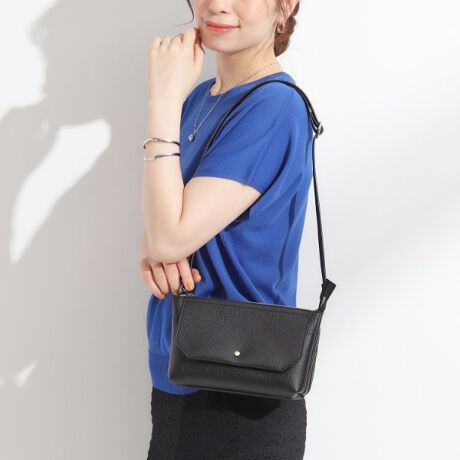 [^ԁFC7004019]yfUCz{̂ɌyʑfނgpāA֗2w̃V_[obOɎdオ܂Bڂ͂肵Ă܂[͂AfC[gɂ߂łBydlzE|PbgFO~1 ~1Ɩ̊֌WɂAۂFČꍇ܂B܂Ap\REX}[gtHȂǂ̊ɂA኱iƉ摜̃J[قȂꍇ܂Bd:245g(TvTCY)