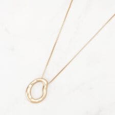 シューラルー(SHOOLARUE)のつやなしオープンループネックレス