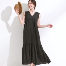 シューラルー(SHOOLARUE)の【S-LL】後ろ姿も抜かりなく 1枚でサマ見え ティアードワンピース