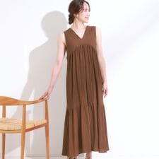 シューラルー(SHOOLARUE)の【S-LL】後ろ姿も抜かりなく 1枚でサマ見え ティアードワンピース