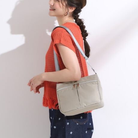 [^ԁFC7004030]yfUCzC[̑ɁAO|PbgAwʂɂKoƊJ|PbĝV_[obOłBS8̃|PbgAו̎[ɕ֗łBwʂ̃|Pbg̒ɂ|Pbg͒ǧ₷悤ɃbVɂĂ܂B500ml̃ybg{g̓C[ɉɎ[\łBy@\z{̂ɂ͝ngpĂ܂Bǐʂ͉ivł͂܂jydlzE|PbgF~3 O~5Ɩ̊֌WɂAۂFČꍇ܂B܂Ap\REX}[gtHȂǂ̊ɂA኱iƉ摜̃J[قȂꍇ܂Bd:260g