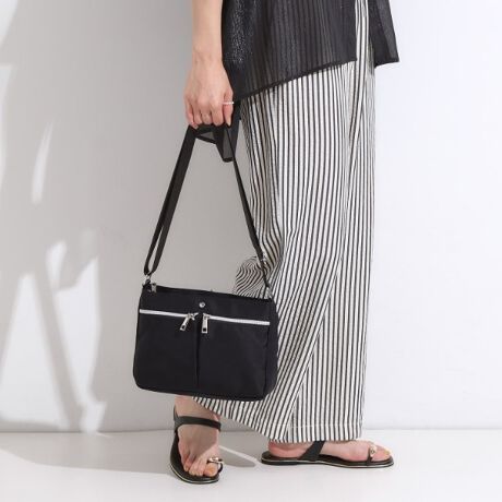 [^ԁFC7004030]yfUCzC[̑ɁAO|PbgAwʂɂKoƊJ|PbĝV_[obOłBS8̃|PbgAו̎[ɕ֗łBwʂ̃|Pbg̒ɂ|Pbg͒ǧ₷悤ɃbVɂĂ܂B500ml̃ybg{g̓C[ɉɎ[\łBy@\z{̂ɂ͝ngpĂ܂Bǐʂ͉ivł͂܂jydlzE|PbgF~3 O~5Ɩ̊֌WɂAۂFČꍇ܂B܂Ap\REX}[gtHȂǂ̊ɂA኱iƉ摜̃J[قȂꍇ܂Bd:260g