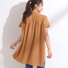 【S-LL体型カバー】さらりとしたタッチが心地よい バックギャザーブラウス