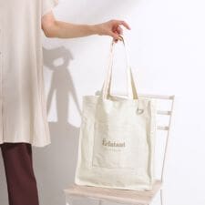 シューラルー(SHOOLARUE)の【ラッキーカラー推し活にも】うちわも入るキャンバストートバッグ