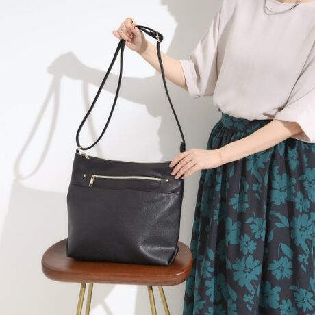 [^ԁFC7004036]yfUCz\ʂɃV{JWAfނgpAfC[Ɏg镵͋CɎdグ܂Btg2̃I[v|Pbg1̃t@Xi[|PbgAwʂ1̃t@Xi[|PbgAוd̂ɕ֗łBtg̃t@Xi[S[hŃLbƂAĂ܂Byql炢RgzEȑOɂ悤ȃfUĈ΂𔃂āAƂĂCɓĂ̂ŁA͈ႤFw܂B@ƂĂVbNȐFŋCɓĂ܂B@(g:148cm@̌^₹^@O[w)EfUCAgpƂĂĂ܂B@ڌĂw吳łB@(g:157cm@̌^:₹^@LuEw)@Ƃ̂𒸑ՂĂ܂BydlzE|PbgF~1 O~4Ɩ̊֌WɂAۂFČꍇ܂B܂Ap\REX}[gtHȂǂ̊ɂA኱iƉ摜̃J[قȂꍇ܂Bd:335g