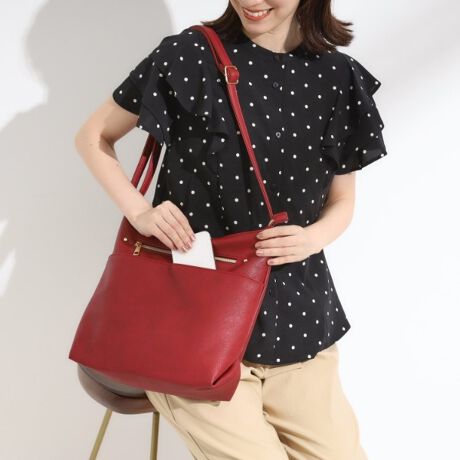 [^ԁFC7004036]yfUCz\ʂɃV{JWAfނgpAfC[Ɏg镵͋CɎdグ܂Btg2̃I[v|Pbg1̃t@Xi[|PbgAwʂ1̃t@Xi[|PbgAוd̂ɕ֗łBtg̃t@Xi[S[hŃLbƂAĂ܂Byql炢RgzEȑOɂ悤ȃfUĈ΂𔃂āAƂĂCɓĂ̂ŁA͈ႤFw܂B@ƂĂVbNȐFŋCɓĂ܂B@(g:148cm@̌^₹^@O[w)EfUCAgpƂĂĂ܂B@ڌĂw吳łB@(g:157cm@̌^:₹^@LuEw)@Ƃ̂𒸑ՂĂ܂BydlzE|PbgF~1 O~4Ɩ̊֌WɂAۂFČꍇ܂B܂Ap\REX}[gtHȂǂ̊ɂA኱iƉ摜̃J[قȂꍇ܂Bd:335g