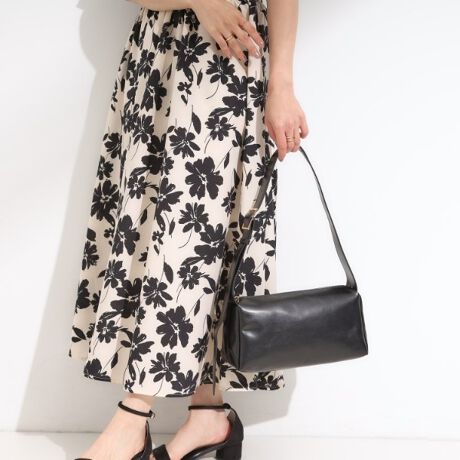 [^ԁFC7004037]yfUCzRiKVGbgŃgĥ郏V_[obOłB{̂ɂ͂炩fނgpĂ܂̂ŁA肵JWAȕɂ킹₷łBV_[R̒𒲐āA΂ߊ|ɂ|ɂł܂BydlzE|PbgF~2Ɩ̊֌WɂAۂFČꍇ܂B܂Ap\REX}[gtHȂǂ̊ɂA኱iƉ摜̃J[قȂꍇ܂Bd:310g