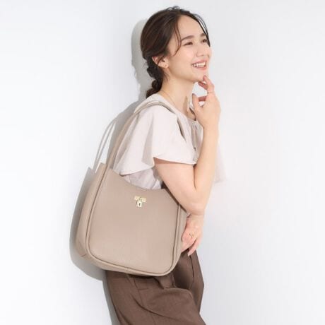 [^ԁFC7004047]yfUCzꖇdĂ̍vgpč悤Ɏdグ܂Btg̃L[`[t|CgɂĂ܂Big̉ו̂ɕ֗ȃTCYłBydlzE|PbgFO~1Ɩ̊֌WɂAۂFČꍇ܂B܂Ap\REX}[gtHȂǂ̊ɂA኱iƉ摜̃J[قȂꍇ܂Bd:435g