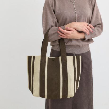 [^ԁFC7004033]yfUCz{̂jbgŎdグĂ̂ŁA炩JWAȕ͋CɎdグ܂BXgCvAփ{AqE3pӂ܂BVvR[fBl[g̃ANZgƂĂ߂łBydlzE|PbgF~1EA4t@C[Ɩ̊֌WɂAۂFČꍇ܂B܂Ap\REX}[gtHȂǂ̊ɂA኱iƉ摜̃J[قȂꍇ܂Bd:365g