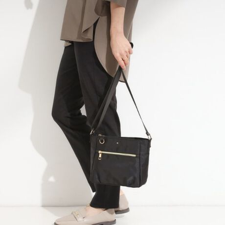 [^ԁFC7004048]yfUCzfC[ȉו^Ԃ̂ɕ֗ȃTCYłBtgɂ̓t@Xi[|PbgA厖Ȃ̂̂ɕ֗łBC[̎OɂI[v|PbgATbƎôĂ̂ɂ߂łB{̂ɂ͏̂fނgpĂ܂̂ŁAJWA߂ȂۂɎdグ܂By@\z{̂ɂ͝fނgpĂ܂Bǐʂ͉ivł͂܂BjydlzE|PbgF~2 O~2Ɩ̊֌WɂAۂFČꍇ܂B܂Ap\REX}[gtHȂǂ̊ɂA኱iƉ摜̃J[قȂꍇ܂Bd:205g