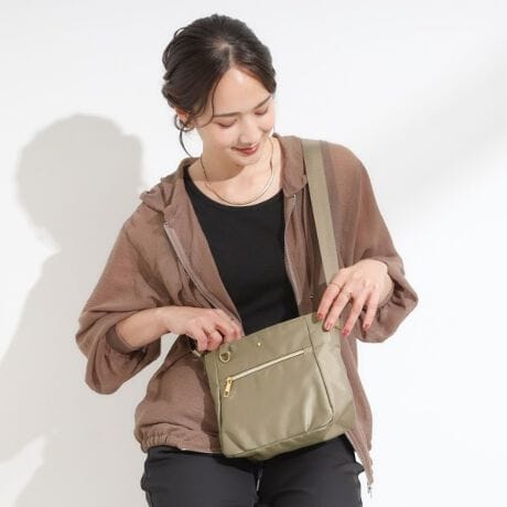 [^ԁFC7004048]yfUCzfC[ȉו^Ԃ̂ɕ֗ȃTCYłBtgɂ̓t@Xi[|PbgA厖Ȃ̂̂ɕ֗łBC[̎OɂI[v|PbgATbƎôĂ̂ɂ߂łB{̂ɂ͏̂fނgpĂ܂̂ŁAJWA߂ȂۂɎdグ܂By@\z{̂ɂ͝fނgpĂ܂Bǐʂ͉ivł͂܂BjydlzE|PbgF~2 O~2Ɩ̊֌WɂAۂFČꍇ܂B܂Ap\REX}[gtHȂǂ̊ɂA኱iƉ摜̃J[قȂꍇ܂Bd:205g