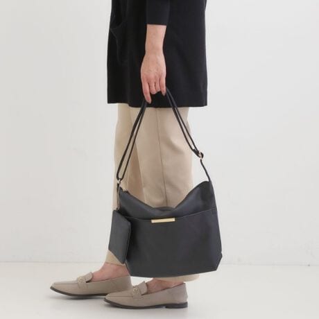 [^ԁFC7004041]yfUCzfUC̈قȂ|PbgOƌɂAǂOɂĂgpWtFCXdl̃V_[obOłBwʑ̏ct@Xi[|Pbg̉s21cmɂAz₷悤ɉǂĂ܂B|Pbg̓I[v|PbgOV[Y1₵܂BJ[h⏬̂ɕ֗ȎO\̃~j|[`tłBydlzE|PbgF~3it@Xi[t~1j O~2it@Xi[t~1jƖ̊֌WɂAۂFČꍇ܂B܂Ap\REX}[gtHȂǂ̊ɂA኱iƉ摜̃J[قȂꍇ܂Bd:370g