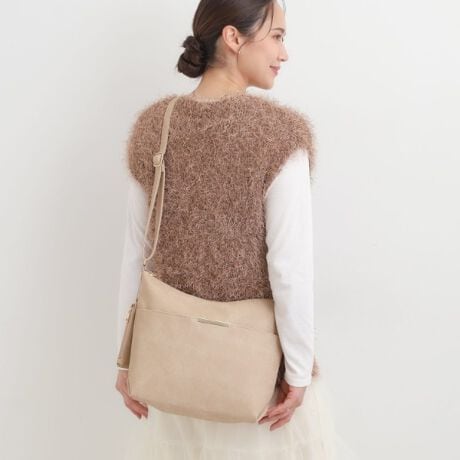 [^ԁFC7004041]yfUCzfUC̈قȂ|PbgOƌɂAǂOɂĂgpWtFCXdl̃V_[obOłBwʑ̏ct@Xi[|Pbg̉s21cmɂAz₷悤ɉǂĂ܂B|Pbg̓I[v|PbgOV[Y1₵܂BJ[h⏬̂ɕ֗ȎO\̃~j|[`tłBydlzE|PbgF~3it@Xi[t~1j O~2it@Xi[t~1jƖ̊֌WɂAۂFČꍇ܂B܂Ap\REX}[gtHȂǂ̊ɂA኱iƉ摜̃J[قȂꍇ܂Bd:370g