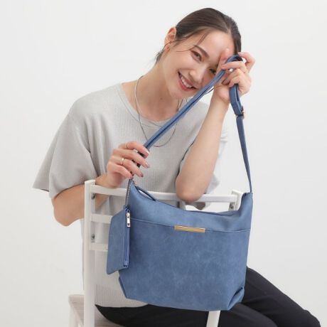 [^ԁFC7004041]yfUCzfUC̈قȂ|PbgOƌɂAǂOɂĂgpWtFCXdl̃V_[obOłBwʑ̏ct@Xi[|Pbg̉s21cmɂAz₷悤ɉǂĂ܂B|Pbg̓I[v|PbgOV[Y1₵܂BJ[h⏬̂ɕ֗ȎO\̃~j|[`tłBydlzE|PbgF~3it@Xi[t~1j O~2it@Xi[t~1jƖ̊֌WɂAۂFČꍇ܂B܂Ap\REX}[gtHȂǂ̊ɂA኱iƉ摜̃J[قȂꍇ܂Bd:370g