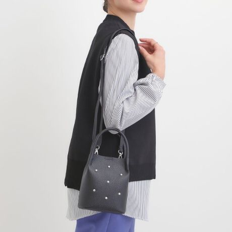 [^ԁFC7004055]yfUCzƂď߂̃tHl炵͋C̃V_[obOłBX^bY|CgŁAVvȃR[fBl[g̃|CgɂȂ܂By@\zO\ȃV_[RtĂ܂̂2WAYłgp܂BydlzE|PbgFO~1Ɩ̊֌WɂAۂFČꍇ܂B܂Ap\REX}[gtHȂǂ̊ɂA኱iƉ摜̃J[قȂꍇ܂Bd:205g