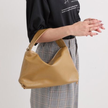 [^ԁFC7004035]yfUCzgĥ鏭cĕ\̂郌U[fނgp~jobOłBTCh̕RƃNVƂfUCɂȂ܂By@\zO\ȃV_[RtĂ܂̂ŁA2WAYłgp܂BydlzE|PbgF~2Ɩ̊֌WɂAۂFČꍇ܂B܂Ap\REX}[gtHȂǂ̊ɂA኱iƉ摜̃J[قȂꍇ܂Bd:290g