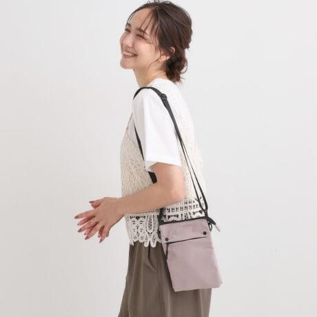 [^ԁFC7004044]yfUCz{̑Oʂɂ̓t@Xi[|PbgAwʂɂ̓I[v|PbgA3wdlŏ̎dɃsb^̃~jV_[obOłB{̂ɂ͊iqɂȂngpAVvȂdオłBy@\z{̂ɂ͝fނgpĂ܂Bǐʂ͉ivł͂܂jydlzE|PbgF~1 O~2Ɩ̊֌WɂAۂFČꍇ܂B܂Ap\REX}[gtHȂǂ̊ɂA኱iƉ摜̃J[قȂꍇ܂Bd:120g