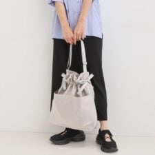 シャイニー生地巾着ショルダーバッグ