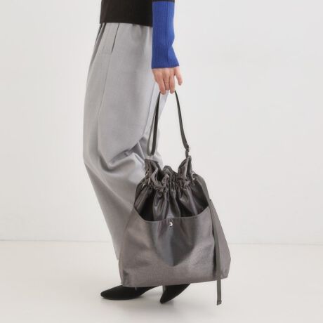 [^ԁFC7004064]yfUCz{̂͑eʂŁAוȂ߂̎̓TCh̕RiătHς܂BVCj[ȐngpĂ̂ŎĂ邾ő݊̂obOłBnh͒߂Œł̂ŁAɂ΂߂ɂł܂BOʂɑ傫߂̃|PbĝŁÂɕ֗łBydlzE|PbgF~2 O~1EA4t@C[Ɩ̊֌WɂAۂFČꍇ܂B܂Ap\REX}[gtHȂǂ̊ɂA኱iƉ摜̃J[قȂꍇ܂Bd:280g