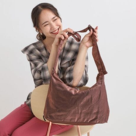 [^ԁFC7004063]yfUCzTChhXgfUCɂV_[obOłB{̂̓VCj[ȑfނgpĂ̂ŁAVvȃR[fɍ킹ƃ|CgɂȂ܂BW[◷sȂǂ̂oV[₨q܂Ƃ̌VтȂǂɂ߂łBydlzE|PbgF~3 O~1Ɩ̊֌WɂAۂFČꍇ܂B܂Ap\REX}[gtHȂǂ̊ɂA኱iƉ摜̃J[قȂꍇ܂Bd:260g