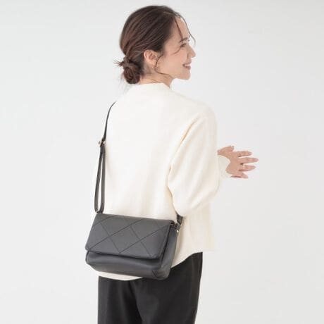 [^ԁFC7004045]yfUCzVvȃfUCȂoCAX`FbN^Ă肰Ȃ|Cgɂ܂B{bNX^ŏNVJȕ͋CȂ̂łꂢڃX^COɂ߂łBydlzE|PbgF~2 O~1Ɩ̊֌WɂAۂFČꍇ܂B܂Ap\REX}[gtHȂǂ̊ɂA኱iƉ摜̃J[قȂꍇ܂Bd:310g