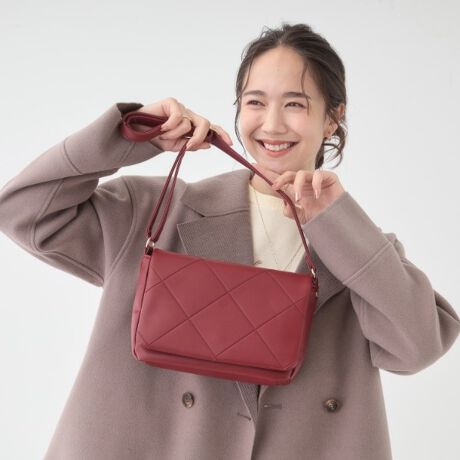 [^ԁFC7004045]yfUCzVvȃfUCȂoCAX`FbN^Ă肰Ȃ|Cgɂ܂B{bNX^ŏNVJȕ͋CȂ̂łꂢڃX^COɂ߂łBydlzE|PbgF~2 O~1Ɩ̊֌WɂAۂFČꍇ܂B܂Ap\REX}[gtHȂǂ̊ɂA኱iƉ摜̃J[قȂꍇ܂Bd:310g