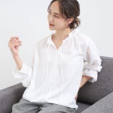 【S-LL洗濯後しわになりにくい吸水速乾UV】大人フェミニンな装いに 襟フリルブラウス