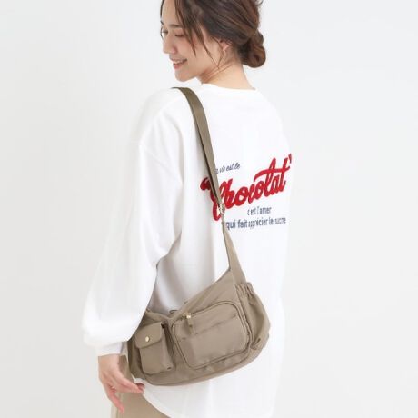 [^ԁFC7004062]yfUCz}`|Pbg|Cg̃V_[obNłBtgɂ́Å̂|Pbg炢A|Pbg̓MU[gŋ@\Ƃ킢˂낦iłB500ml̃ybg{gۂL߂̃}`tŁAzX}zA|[`ȂǁA[͂܂BC[̈́A2tĂ̂ŎgłB̃J[͐FɂĈႢ܂B013J[FVo[J[̋019J[A042J[FS[hJ[̋y@\z{̂ɂ͝fނgpĂ܂Bǐʂ͉ivł͂܂BjydlzE|PbgF~4 O~7Ɩ̊֌WɂAۂFČꍇ܂B܂Ap\REX}[gtHȂǂ̊ɂA኱iƉ摜̃J[قȂꍇ܂Bd:255g