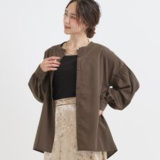 シューラルー(SHOOLARUE)の【洗濯後シワになりにくい】お袖シャーリングシャツ