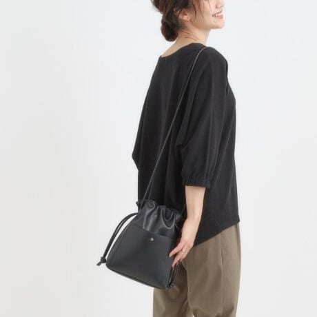 [^ԁFC7004071]yfUCzВ̂悤ɌiĎgV_[obOłBOʂɃI[v|PbgtĂ̂ŁATbƎôĂ̂ɕ֗łB{̂ɂ͂炩fނgpĂ̂ŁAJWAR[fɍ킹₷łBydlzE|PbgF~1 O~2Ɩ̊֌WɂAۂFČꍇ܂B܂Ap\REX}[gtHȂǂ̊ɂA኱iƉ摜̃J[قȂꍇ܂Bd:215g